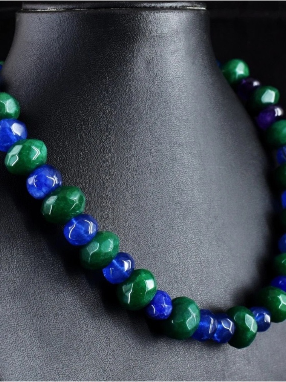 Stunning Round Cut Green Emerald Beaded Necklace mix with Blue Gemstone